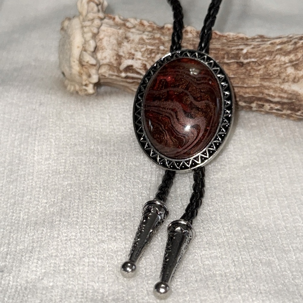 New Synthetic Amber and Brown Stone Bolo Tie with Silver Accents and Tips